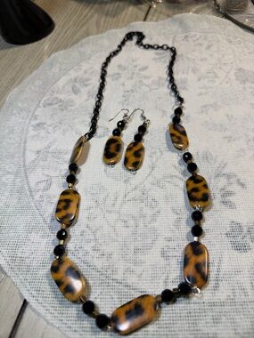 Leopard Print Bead Necklace & Earrings Set - Black and Tan